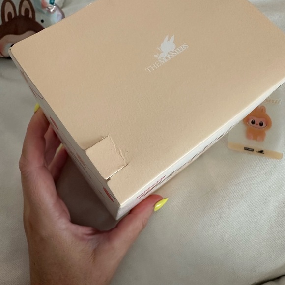 Pop Mart The Monsters 'Have A Seat' Labubu (BABA) - Picture 6 of 7